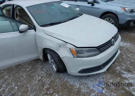 2014 Volkswagen Jetta 1.8T Se z USA, uszkodzony, nr VIN 3VWD07AJ8EM293312